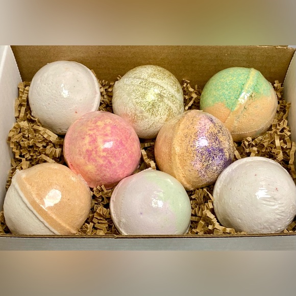 Sets of 8 Large Shea Butter Bath Bombs/Shower Steamers (Assorted Scents) - Picture 3 of 3